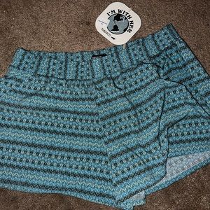 Toad&co womens L shorts with lil zip pocket in back